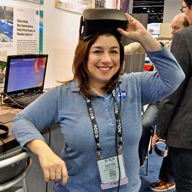 Photo of Shayna Skolnik with virtual reality headset